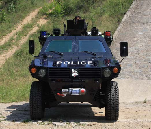 （for police use）"野狼"（armored vehicle）正面�D